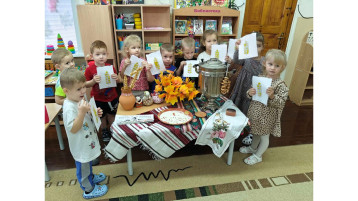 Хлеб душистый, хлеб румяный, на столе он самый главный! Хлеб душистый, хлеб румяный, на столе он самый главный!.